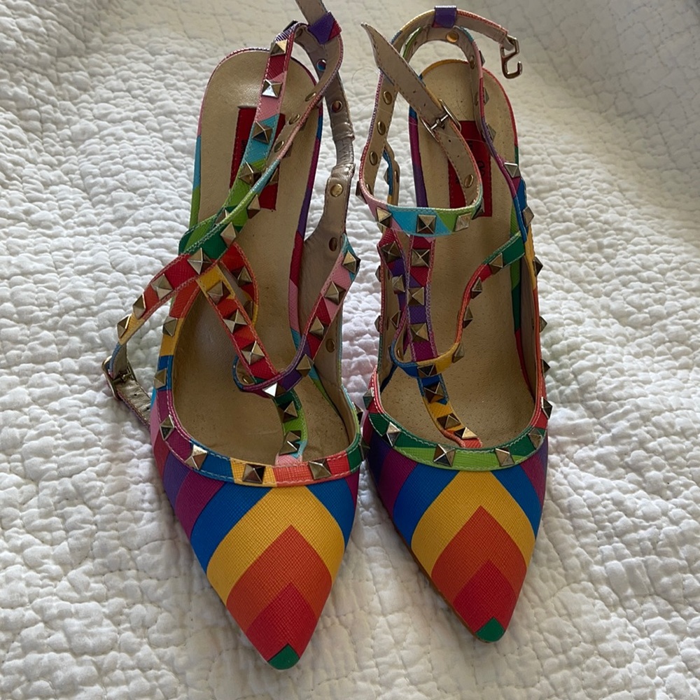 Rainbow rock studded closed toed pumps
